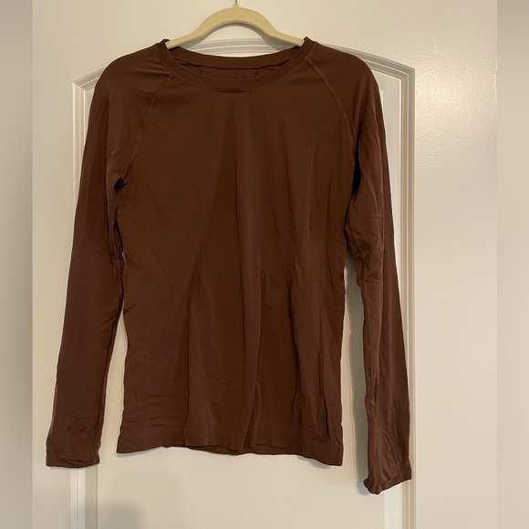 Athleta Tops - Athleta Momentum Brown Long Sleeve, great preowned condition size Medium 🤎✨